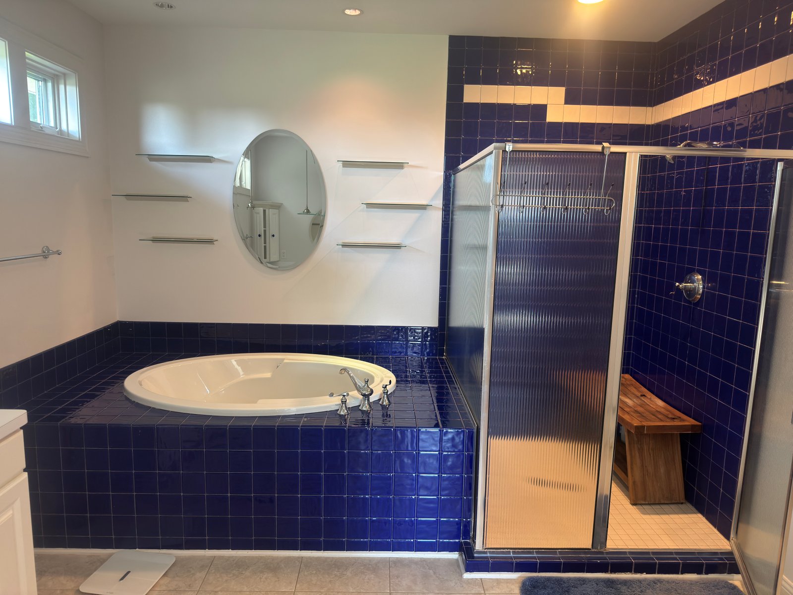 Bathroom before remodel 11